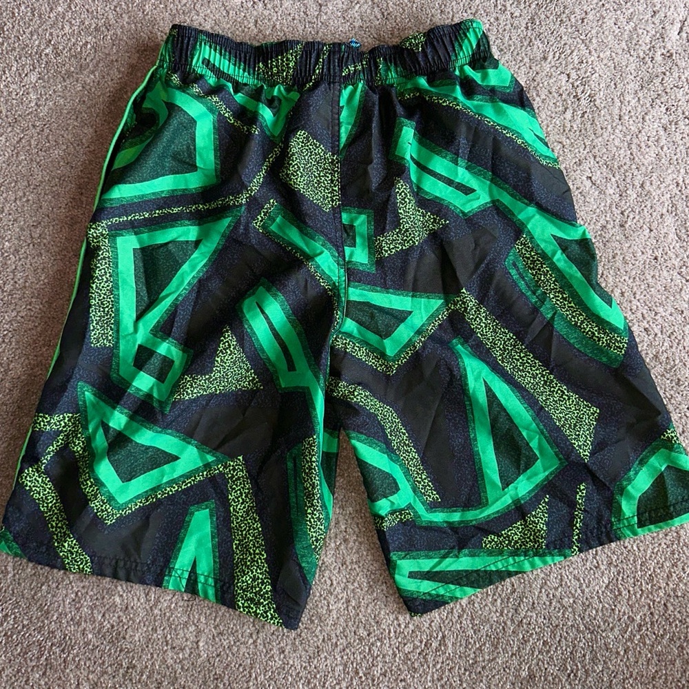 NWOT Nike Youth X-Large Green, Black & Gray Swim Trunks - Picture 3 of 5
